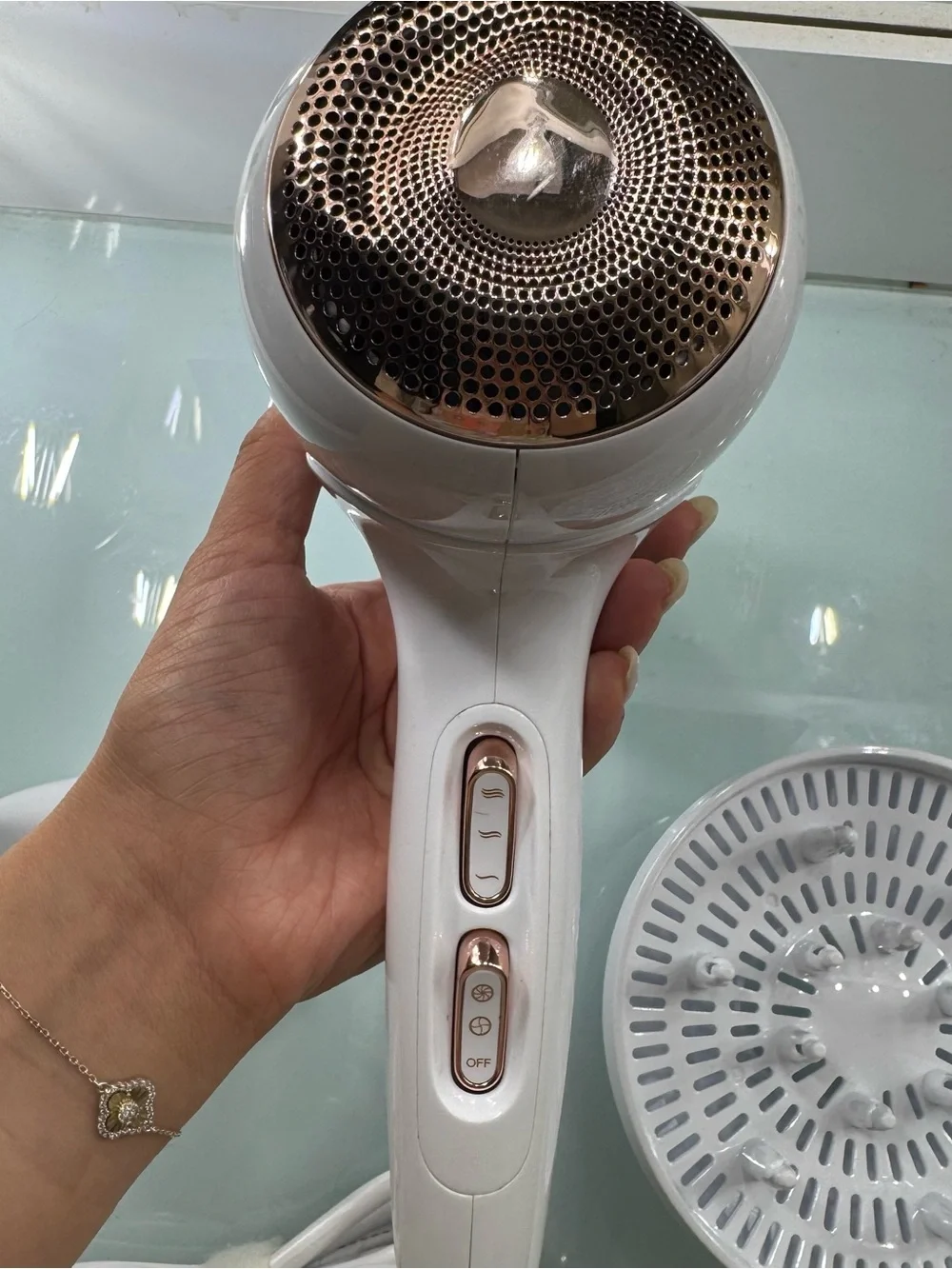 T3 Featherweight 3i Professional Hair Dryer (Model 76800)-Like New 3 attachment